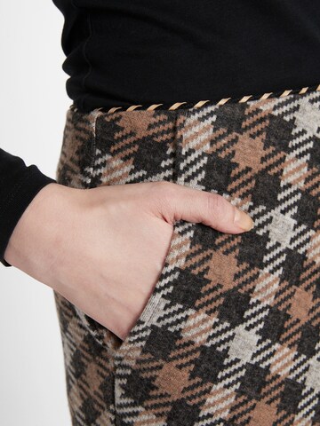 Ana Alcazar Rok 'Sophy' in Bruin