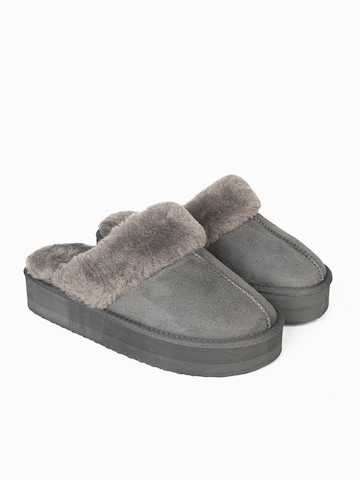Island Boot Пантофи 'EMESTA' в сиво