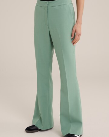 WE Fashion Regular Trousers in Green: front