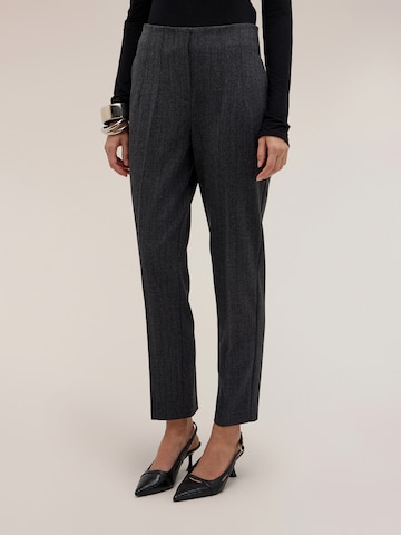 Pantaloni di MOTIVI in grigio