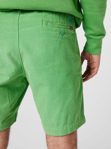 Regular Pantalon chino 'XX Chino EZ Short' LEVI'S ® en vert