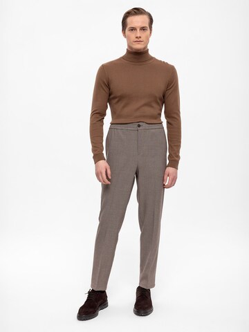 Antioch Tapered Trousers with creases in Beige