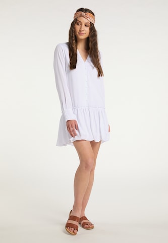 IZIA - Vestido camisero en blanco