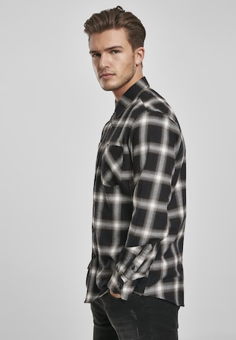 Urban Classics Regular fit Button Up Shirt in Black