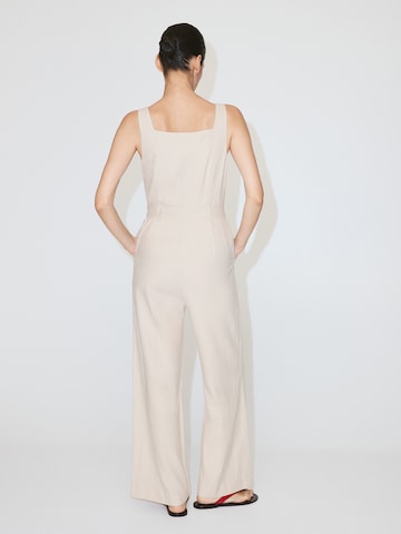 Tuta jumpsuit di MANGO in beige
