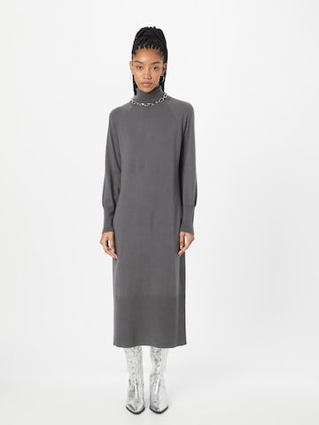 Esmé Studios Knitted dress in Grey: front
