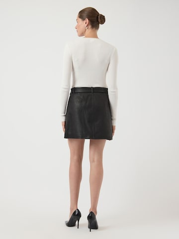 YAS - Falda en negro