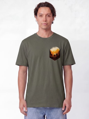 T-Shirt 'Hiking In The Mountains' Watapparel en vert : devant