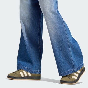 ADIDAS ORIGINALS - Pierna ancha Pantalón vaquero plisado en azul