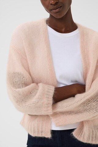 Cardigan 'Rastina' Part Two en rose