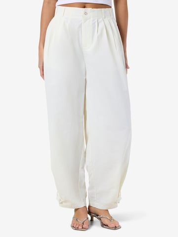 Noisy may - regular Pantalón deportivo en blanco