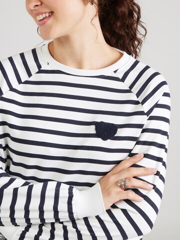 ONLY Carmakoma - Sudadera 'CARJUDY' en blanco