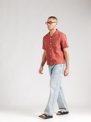 Abercrombie & Fitch Regular fit Риза в червено