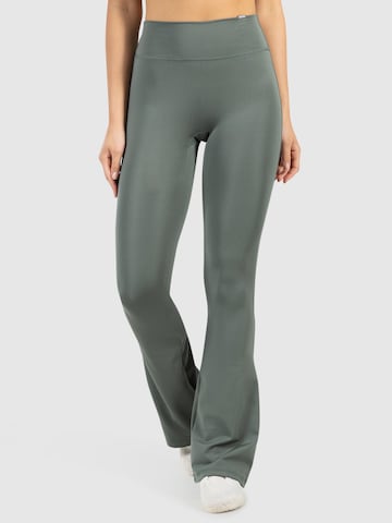 Smilodox Flared Leggings 'Loreen' in Green: front