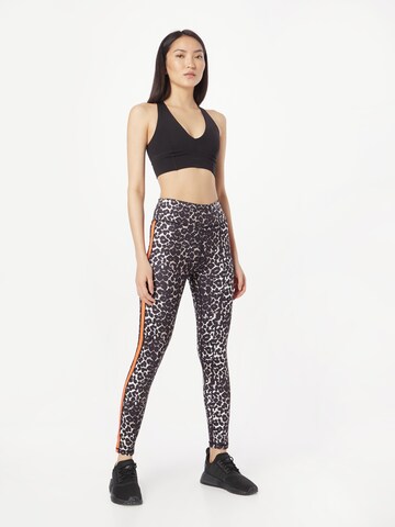 Skinny Pantalon de sport 'NADI' DELICATELOVE en marron