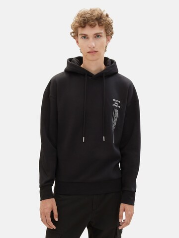 TOM TAILOR DENIM Sweatshirt 'Relaxed' i svart: framsida