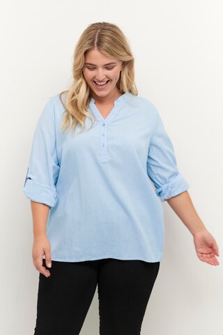 KAFFE CURVE Blouse in Blauw: voorkant