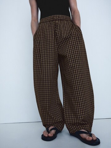 Bershka Baggy Byxa i svart: framsida