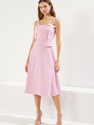 Trendyol - Vestido en rosa: frente