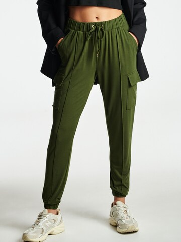 Next Tapered Cargohose in Grün: Vorderseite