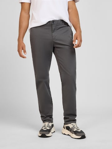 WOTEGA Regular Chino Pants in Grey: front
