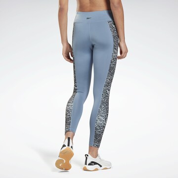 Skinny Pantaloni sportivi di Reebok in blu