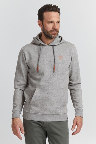 FQ1924 Kapuzenpullover 'Theo' in Grau: Vorderseite