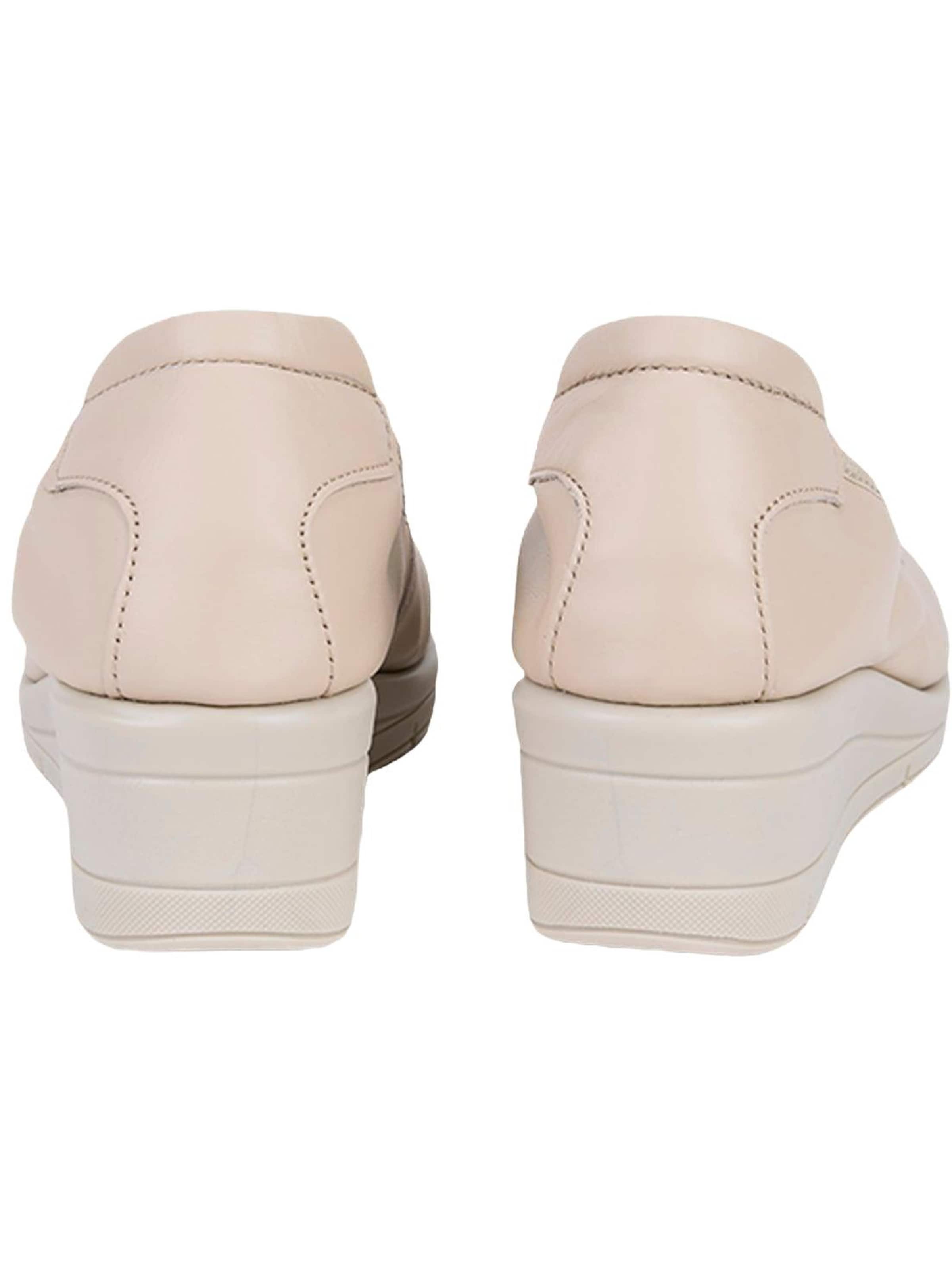 Desa Ballet Flats in Beige