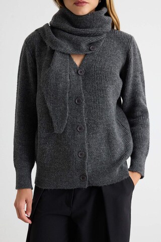 Trendyol Strickjacke in Grau