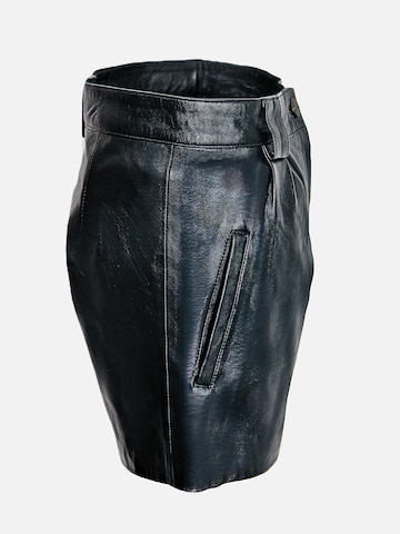 Be  Noble Slim fit Pleat-front trousers 'Leder Shorts im eleganten Style' in Black