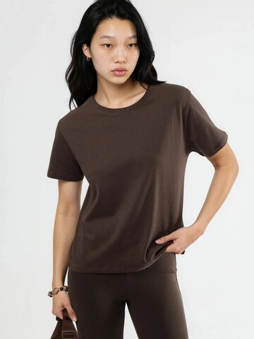 Busem Shirt in Brown: front