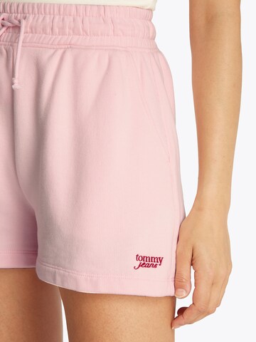 Tommy Jeans Свободный крой Штаны в Ярко-розовый