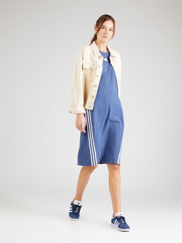 zils ADIDAS SPORTSWEAR Sporta kleita 'Future Icons Three Stripes'