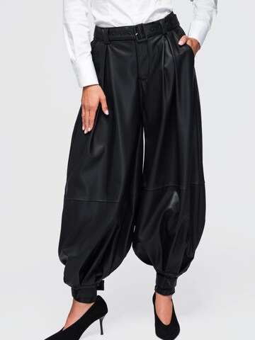 Pantaloni di Ombre in nero: frontale