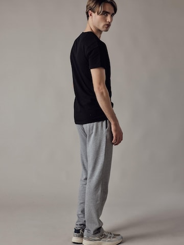 Maglietta 'T-Shirt Girocollo Elasticizzata' di OWN Off With Nature in nero