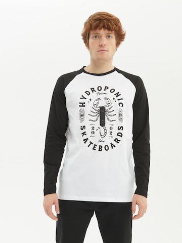 hydroponic - Camiseta 'Hydroponic Skorpio Long-Sleeve Graphic T-Shirt' en blanco