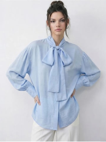 Chemisier Bianco Lucci en bleu : devant