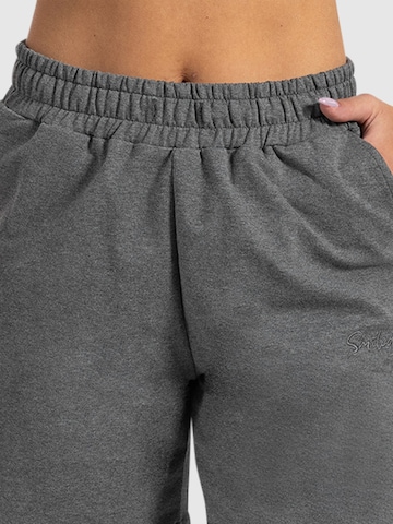 Smilodox Loosefit Sportbroek ' Nurya ' in Grijs