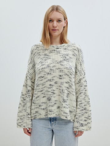 EDITED Sweater 'Ulva' in Beige: front