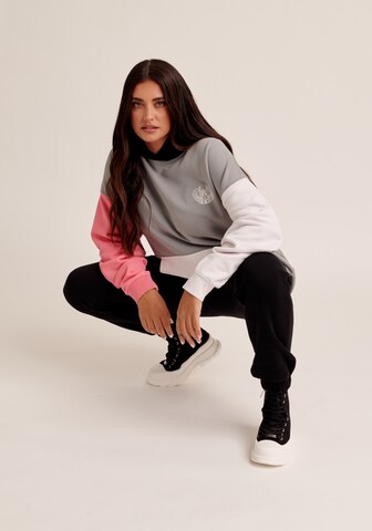 ABOUT YOU x Antonia Sweatshirt 'Lina' in Grey: front