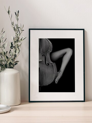 Liv Corday Image 'Music' in Black