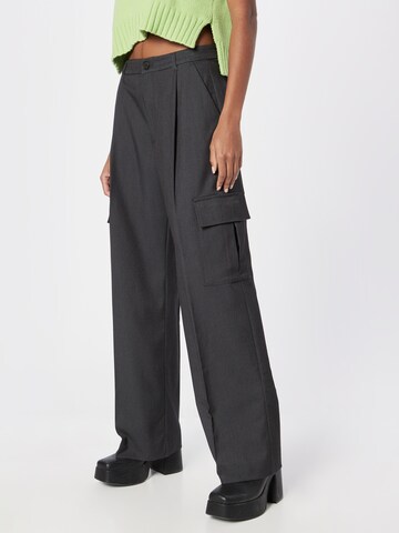 Monki Wide leg Pleat-Front Pants in Grey: front