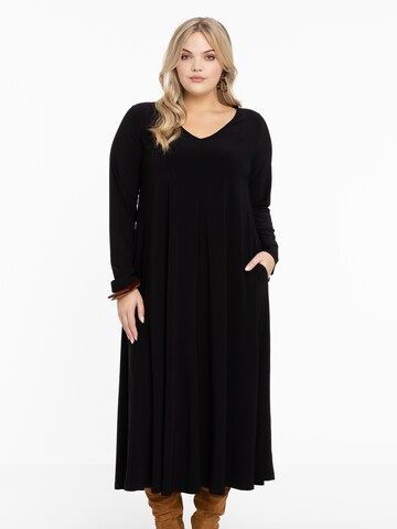 Yoek Dress in Black: front