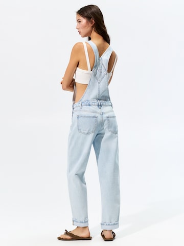 Loosefit Jeans con pettorina di Pull&Bear in blu