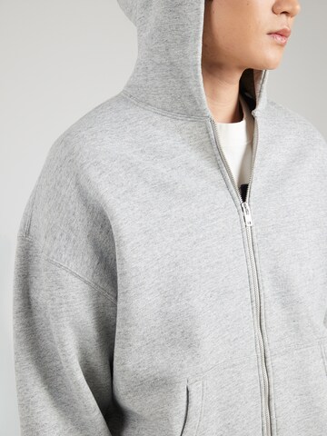 Hanorac 'ESSENTIAL' de la Abercrombie & Fitch pe gri