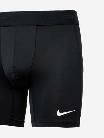 Skinny Pantaloni sportivi di NIKE in nero