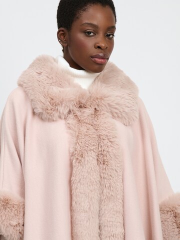 Influencer Cape in Pink