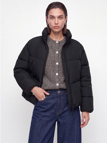 JJXX Winter Jacket 'JXMaeve' in Black: front