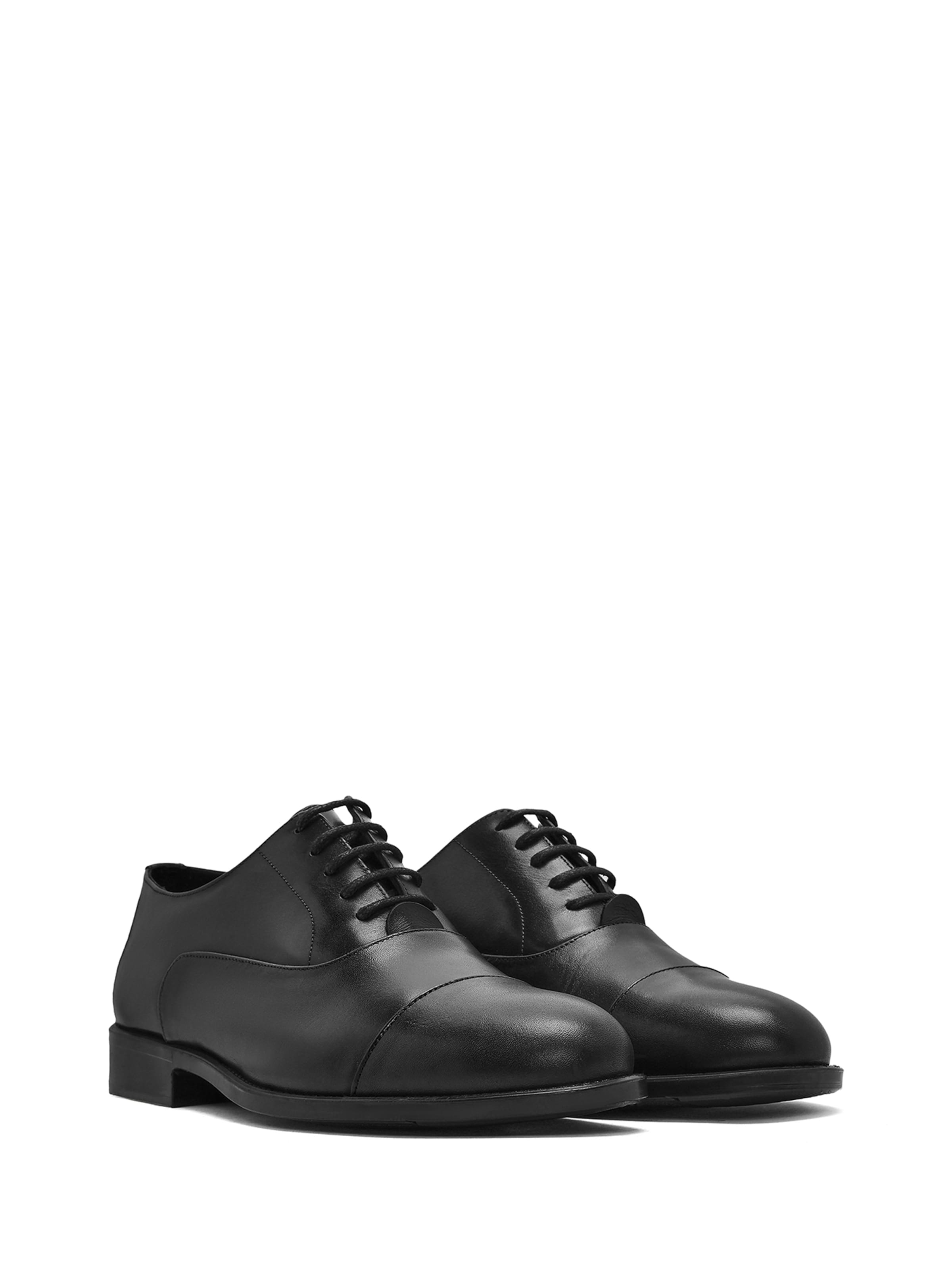 Derimod Schnürschuh in Schwarz