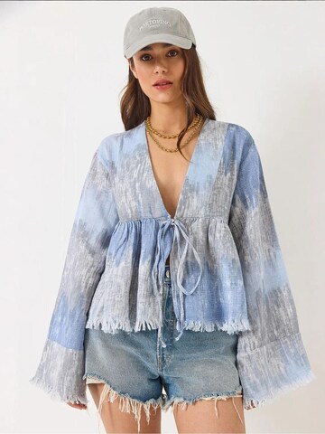 Kimono di Bianco Lucci in blu: frontale